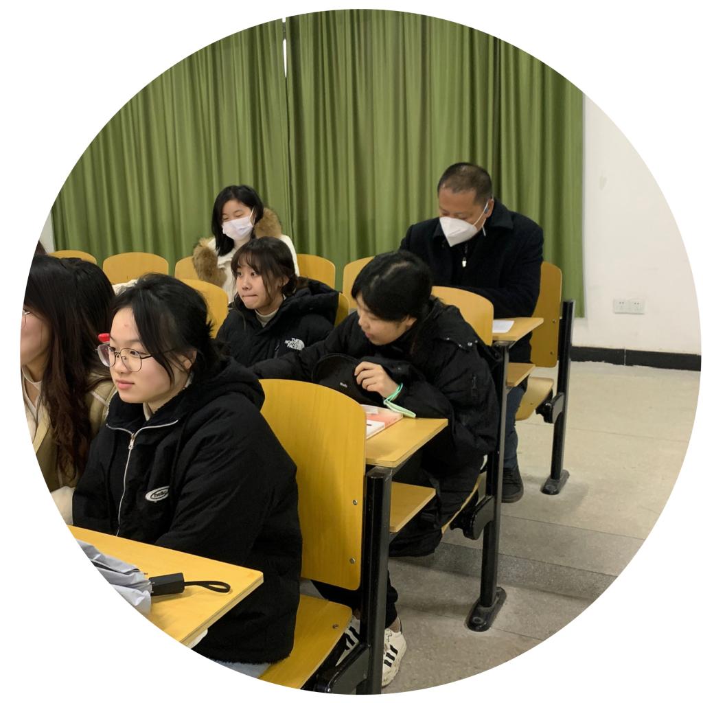 文本框: 深入课堂听思政课 文本框: 深入课堂听思政课